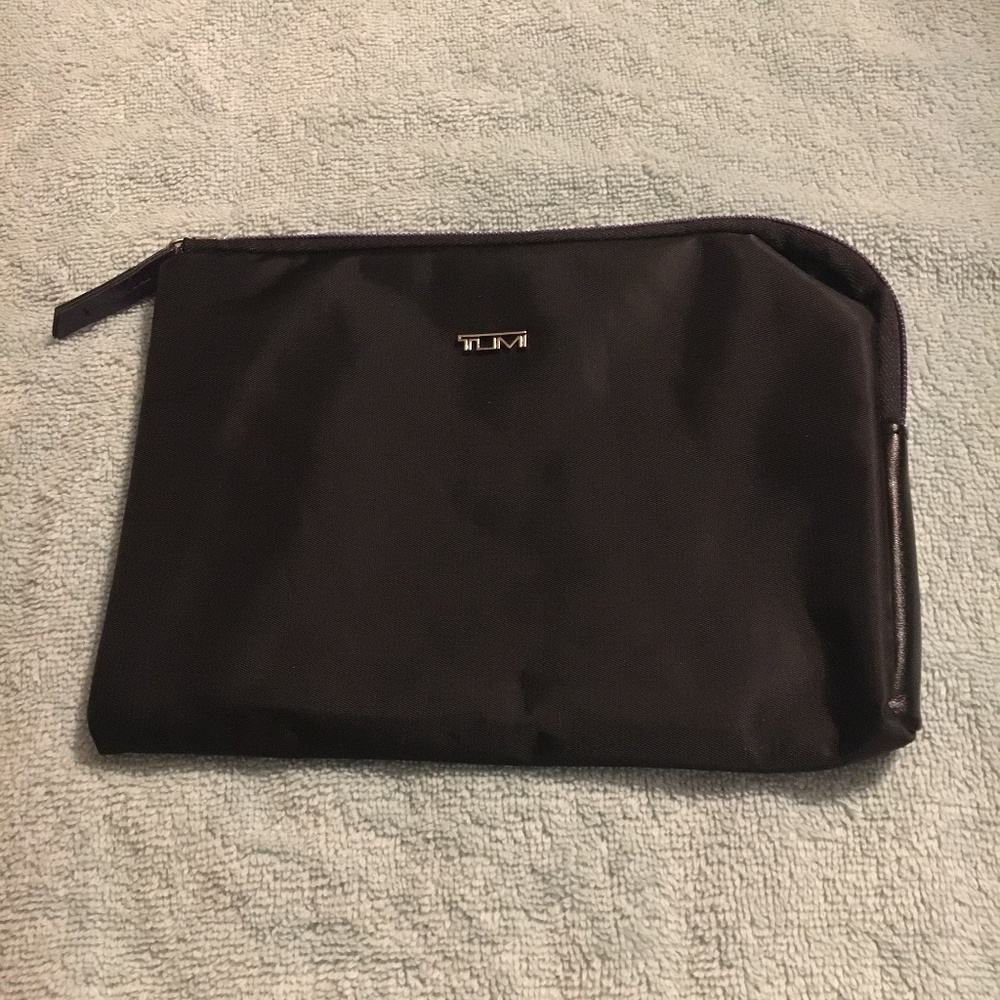 Tumi for Delta cosmetic bag